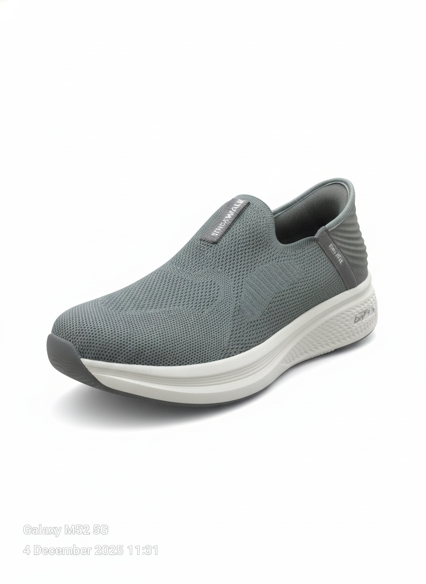 StepInShoo Men’s Skecher 670 EVR